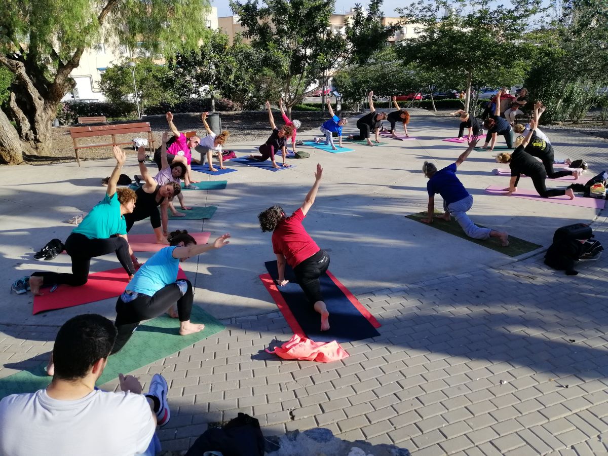 Practicando yoga