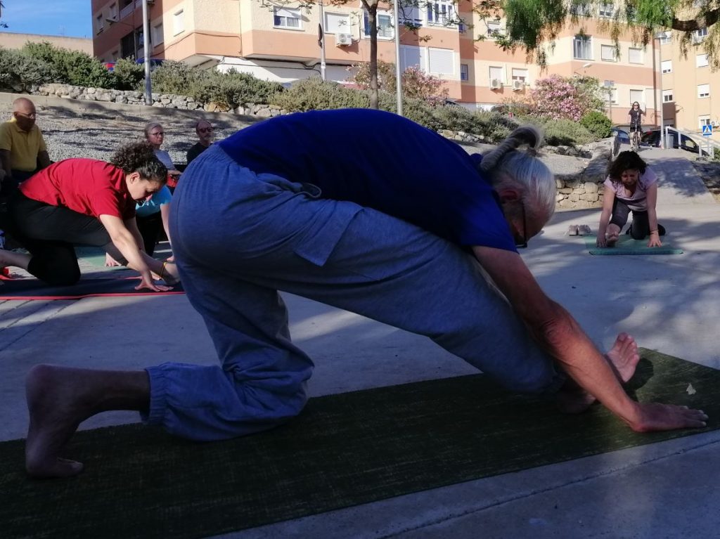 Practicando yoga