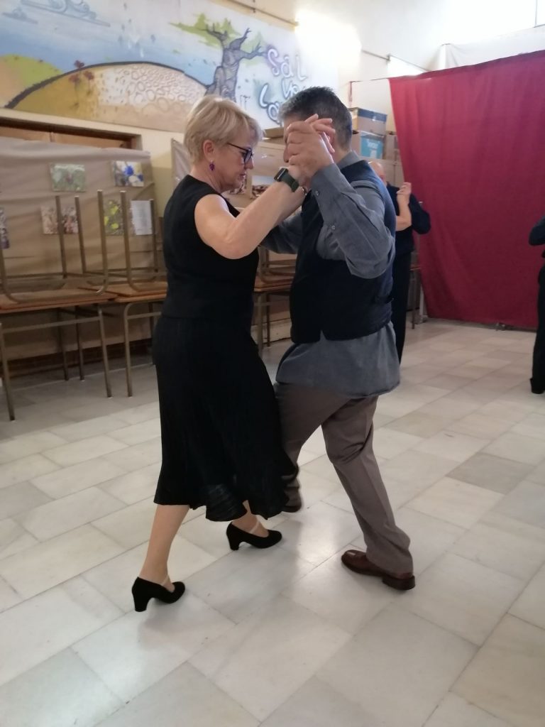 Parejas bailando